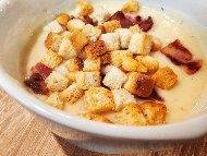 Рецепта Картофена крем супа с крутони и бекон